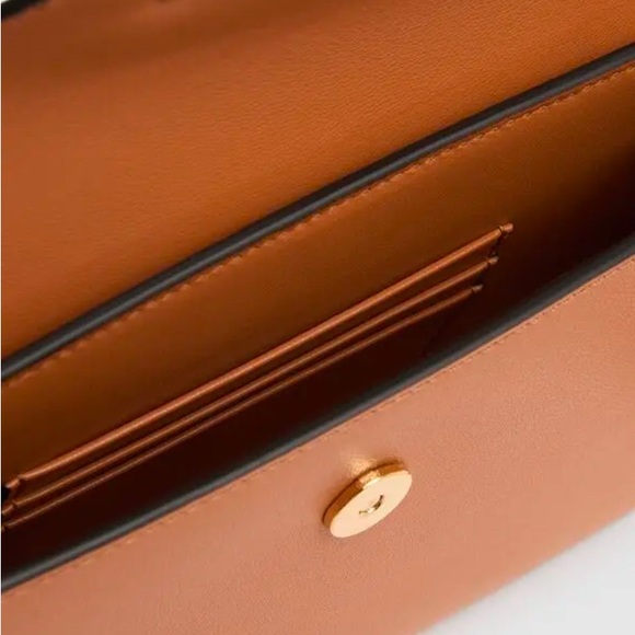 🖤SOLD🖤 VALENTINO GARAVANI Vlogo Bold Leather Shoulder Bag - Almond Beige NWT - Picture 16 of 16